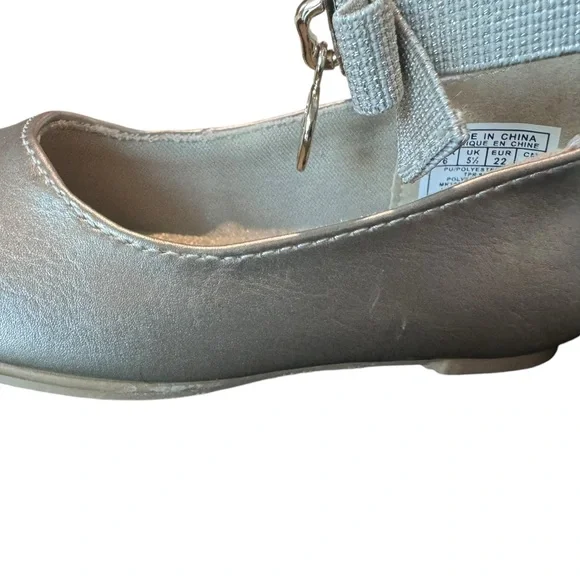 Michael Kors Girls “Kenyah Kay” Logo Charm Gold Ballet Flats Size 6 Toddler/Baby - Picture 9 of 12